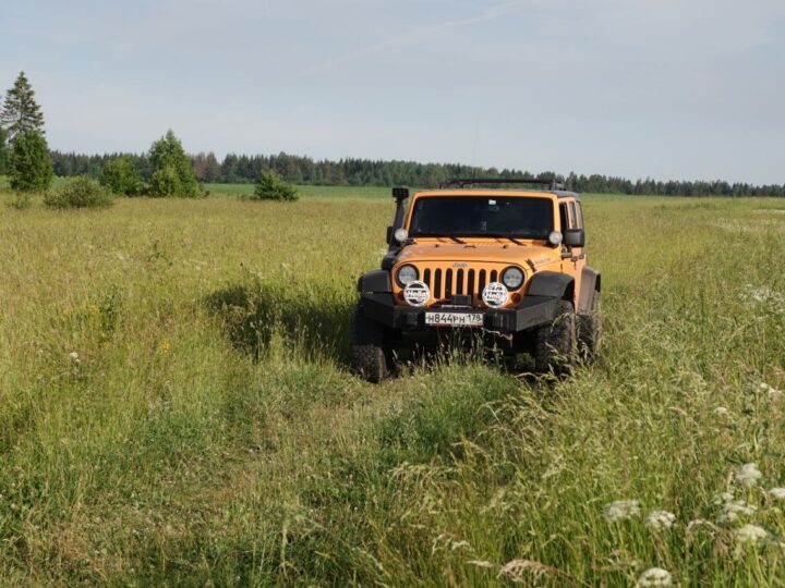 Проверено временем: как оранжевый Jeep Wrangler Rubicon JK Unlimited держит марку Wrangler Service
