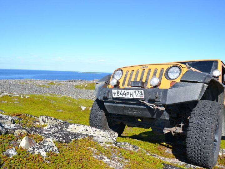Проверено временем: как оранжевый Jeep Wrangler Rubicon JK Unlimited держит марку Wrangler Service