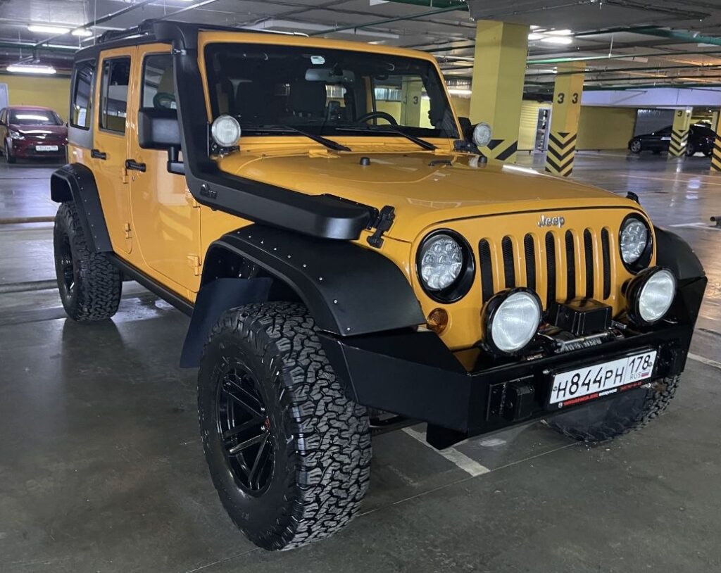 Проверено временем: как оранжевый Jeep Wrangler Rubicon JK Unlimited держит марку Wrangler Service