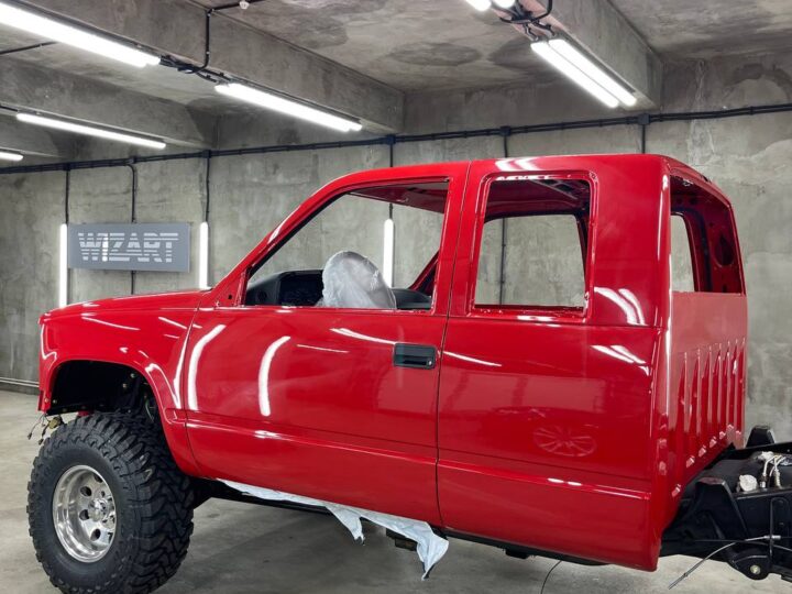 Красный барон: как Chevrolet Silverado GMT400 пережил реинкарнацию уровня Frame-off