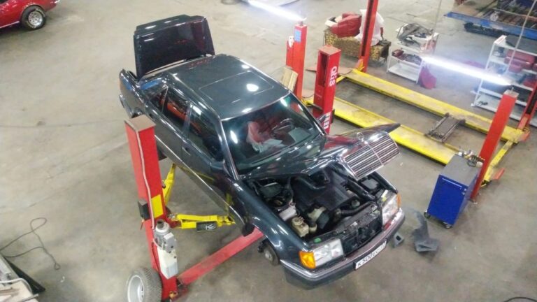 Искусство возвращать молодость: как культовый Mercedes-Benz 500E «Волчок» обретал вторую жизнь