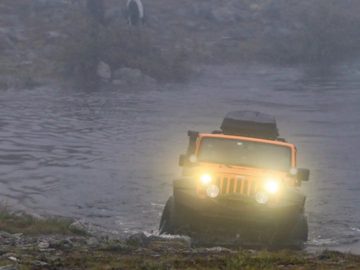 Проверено временем: как оранжевый Jeep Wrangler Rubicon JK Unlimited держит марку Wrangler Service
